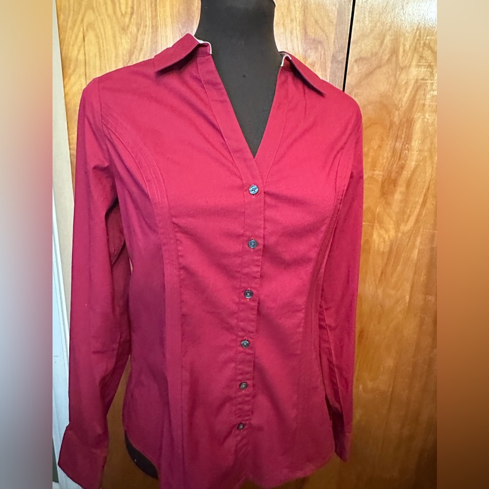 Express red fitted button down